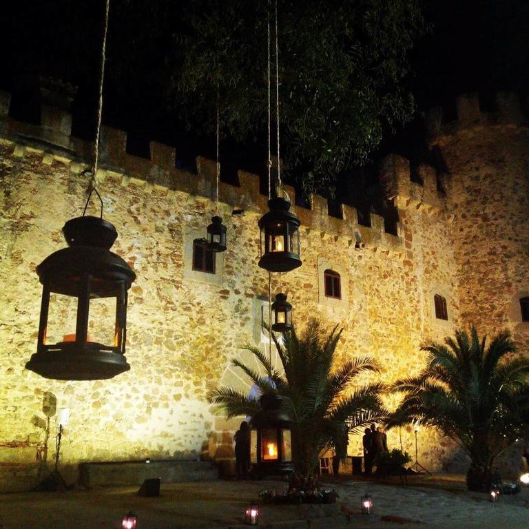Casa Rural Castillo De Caces Exteriör bild