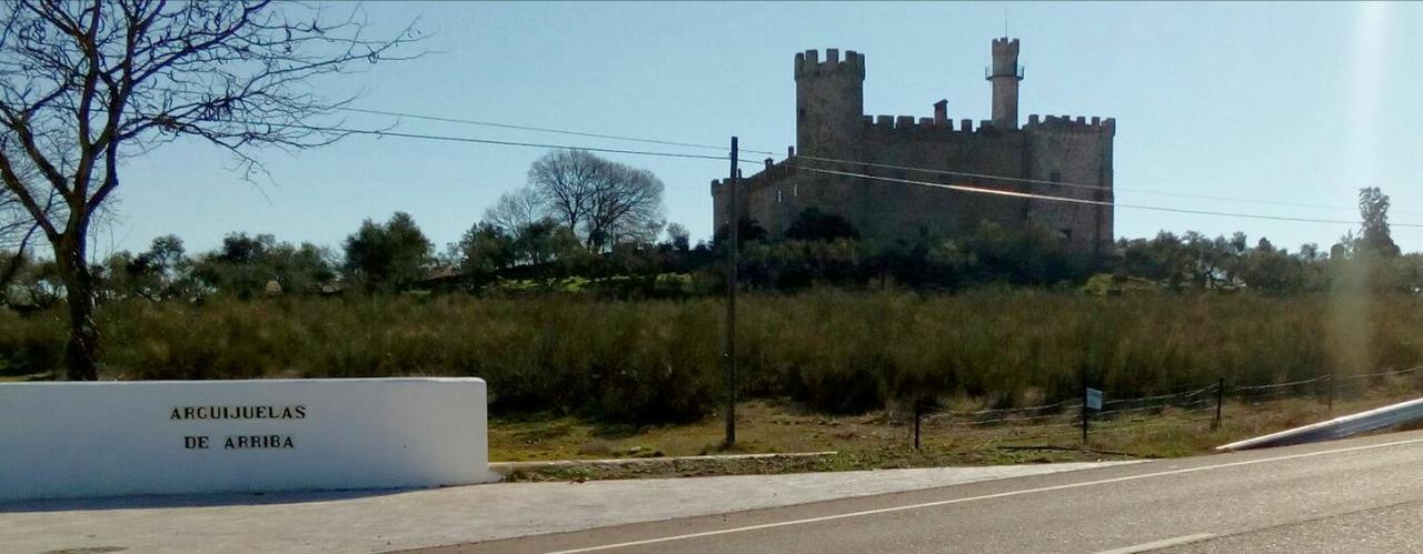 Casa Rural Castillo De Caces Exteriör bild